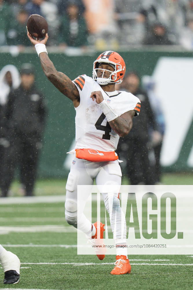 Oct 11, 2026; East Rutherford, NJ, USA; Cleveland Browns quarterback Deshaun Watson (4) throws a touchdown pass during an NFL, American Football Herren, USA game against the New York Jets at MetLife Stadium. Mandatory Credit: -Cal Media NFL 2026: Browns Vs Jets OCT 11 - ZUMAc04_ 20261011_zma_c04_087