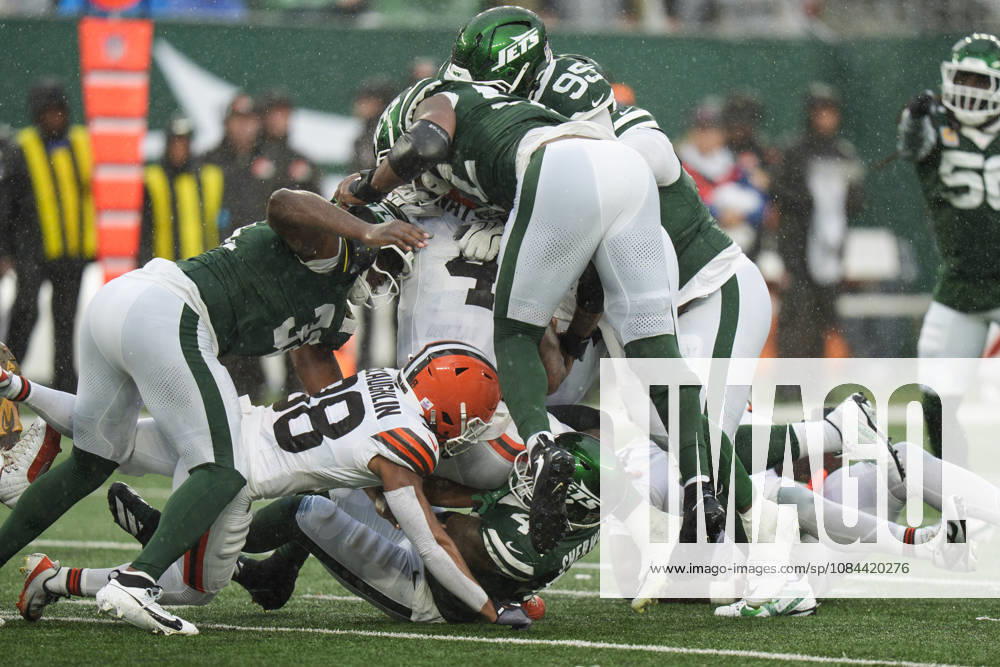 Oct 11, 2026; East Rutherford, NJ, USA; Cleveland Browns quarterback Deshaun Watson (4) gets sacked by the New York Jets defense during an NFL, American Football Herren, USA game at MetLife Stadium. Mandatory Credit: -Cal Media East Rutherford USA - ZUMAc04_ 20261011_zma_c04_089