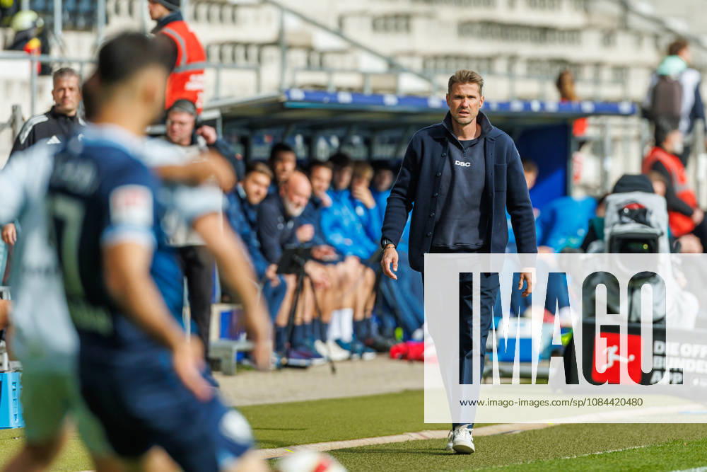 Trainer Oliver Kirch (DSC Arminia Bielefeld) schaut waehrend des Spiels der 2. Bundesliga zwischen VfL Bochum und Arminia Bielefeld, Ruhrstadion am 11. October 2026 in Bochum, Deutschland. (Foto von Mario Hommes DeFodi Images) +++ Trainer Oliver Kirch (DSC Arminia Bielefeld) looks on during the 2nd Bundesliga match between VfL Bochum and Arminia Bielefeld at Vonovia Ruhrstadion on October 11, 2026 in Bochum, Germany. (Photo by Mario Hommes DeFodi Images) DFB DFL REGULATIONS PROHIBIT ANY USE OF PHOTOGRAPHS AS IMAGE SEQUENCES AND OR QUASI-VIDEO. (Photo by Mario Hommes DeFodi Images) -