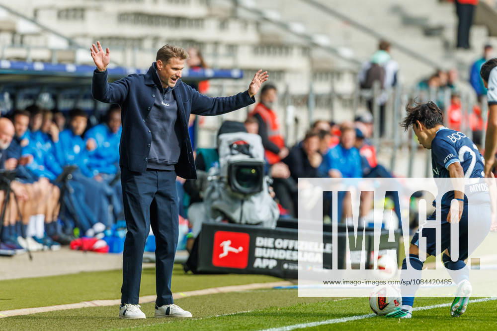 Trainer Oliver Kirch (DSC Arminia Bielefeld) schaut waehrend des Spiels der 2. Bundesliga zwischen VfL Bochum und Arminia Bielefeld, Ruhrstadion am 11. October 2026 in Bochum, Deutschland. (Foto von Mario Hommes DeFodi Images) +++ Trainer Oliver Kirch (DSC Arminia Bielefeld) looks on during the 2nd Bundesliga match between VfL Bochum and Arminia Bielefeld at Vonovia Ruhrstadion on October 11, 2026 in Bochum, Germany. (Photo by Mario Hommes DeFodi Images) DFB DFL REGULATIONS PROHIBIT ANY USE OF PHOTOGRAPHS AS IMAGE SEQUENCES AND OR QUASI-VIDEO. (Photo by Mario Hommes DeFodi Images) -