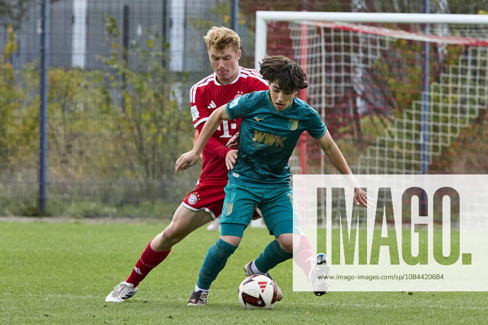 B-Junioren Bundesliga DFB-Nachwuchsliga, FC Bayern München U17, U 17 vs FC Augsburg (U17), München FC Bayern, München FC Bayern (U17), Augsburg FC, Augsburg FC (U17), 2026-10-11 in München (FC Bayern Campus) RAIC Neven Aleksej (FC Augsburg (U17) Linksaußen Nr11-FCA11), SCHREYER Tim (FC Bayern München (U17) Innenverteidiger Nr4-FCB4) sportworld München FC Bayern Campus Bayern Deutschland