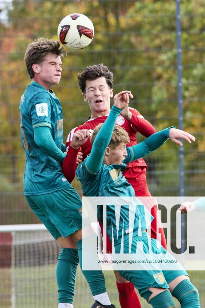 B-Junioren Bundesliga DFB-Nachwuchsliga, FC Bayern München U17, U 17 vs FC Augsburg (U17), München FC Bayern, München FC Bayern (U17), Augsburg FC, Augsburg FC (U17), 2026-10-11 in München (FC Bayern Campus) GALUN Damian (FC Augsburg (U17) Zentrales Mittelfeld Nr23-FCA23), KRASNIQI Florent (FC Bayern München (U17) Rechtsaußen Nr9-FCB9), HUBER Fynn (FC Augsburg (U17) Innenverteidiger Nr2-FCA2) sportworld München FC Bayern Campus Bayern Deutschland