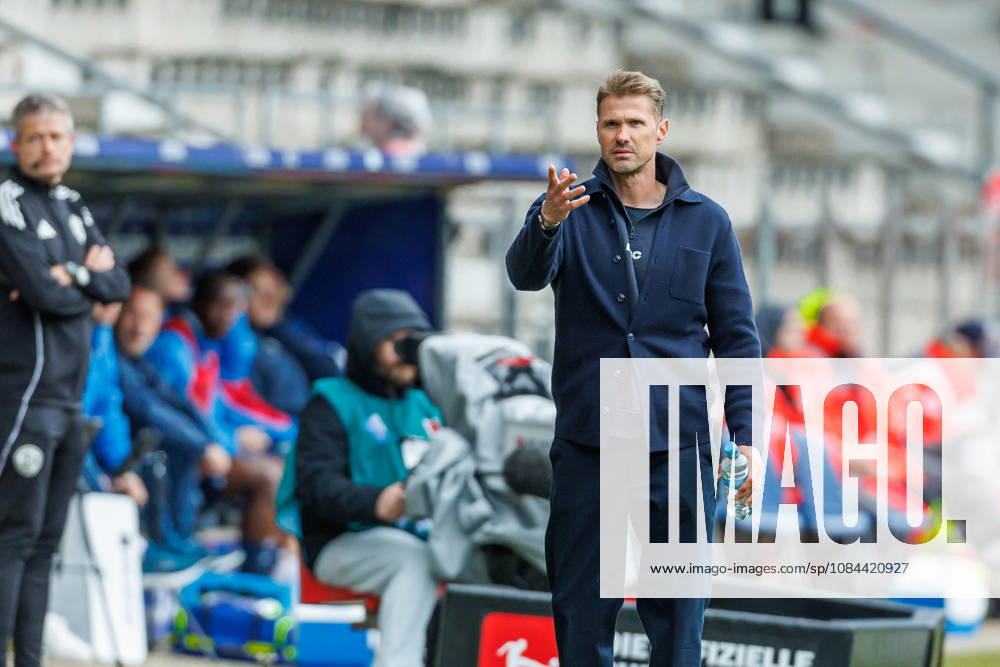 Trainer Oliver Kirch (DSC Arminia Bielefeld) gestikuliert, Gestik waehrend des Spiels der 2. Bundesliga zwischen VfL Bochum und Arminia Bielefeld, Ruhrstadion am 11. October 2026 in Bochum, Deutschland. (Foto von Mario Hommes DeFodi Images) +++ Trainer Oliver Kirch (DSC Arminia Bielefeld) gestures during the 2nd Bundesliga match between VfL Bochum and Arminia Bielefeld at Vonovia Ruhrstadion on October 11, 2026 in Bochum, Germany. (Photo by Mario Hommes DeFodi Images) DFB DFL REGULATIONS PROHIBIT ANY USE OF PHOTOGRAPHS AS IMAGE SEQUENCES AND OR QUASI-VIDEO. (Photo by Mario Hommes DeFodi Images) -