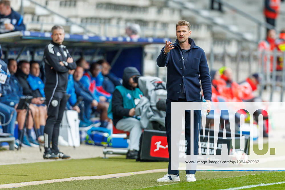 Trainer Oliver Kirch (DSC Arminia Bielefeld) gestikuliert, Gestik waehrend des Spiels der 2. Bundesliga zwischen VfL Bochum und Arminia Bielefeld, Ruhrstadion am 11. October 2026 in Bochum, Deutschland. (Foto von Mario Hommes DeFodi Images) +++ Trainer Oliver Kirch (DSC Arminia Bielefeld) gestures during the 2nd Bundesliga match between VfL Bochum and Arminia Bielefeld at Vonovia Ruhrstadion on October 11, 2026 in Bochum, Germany. (Photo by Mario Hommes DeFodi Images) DFB DFL REGULATIONS PROHIBIT ANY USE OF PHOTOGRAPHS AS IMAGE SEQUENCES AND OR QUASI-VIDEO. (Photo by Mario Hommes DeFodi Images) -