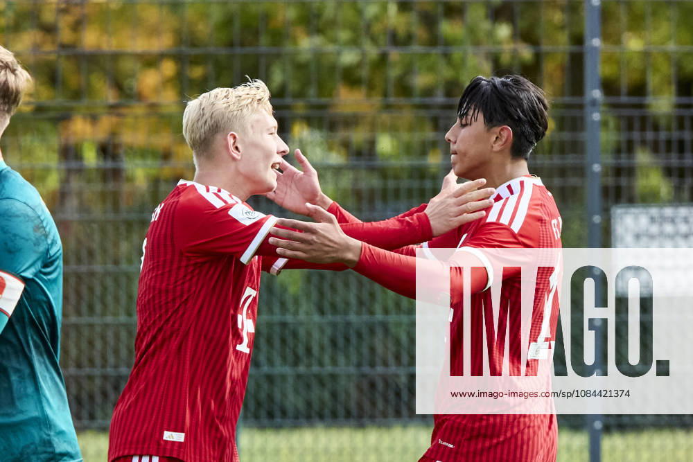 B-Junioren Bundesliga DFB-Nachwuchsliga, FC Bayern München U17, U 17 vs FC Augsburg (U17), München FC Bayern, München FC Bayern (U17), Augsburg FC, Augsburg FC (U17), Torjubel 2026-10-11 in München (FC Bayern Campus) Goal (Tor) München FC Bayern 5:0 NURAJ Skender (FC Bayern München (U17) Linker Verteidiger Nr11-FCB11) sportworld München FC Bayern Campus Bayern Deutschland
