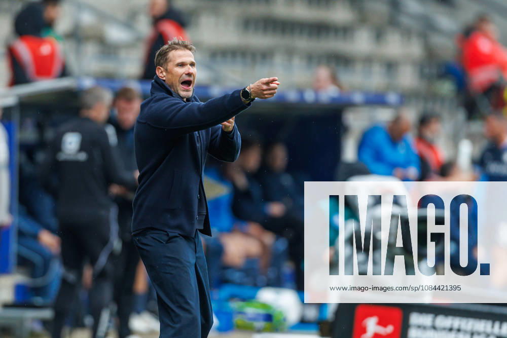 Trainer Oliver Kirch (DSC Arminia Bielefeld) gestikuliert, Gestik waehrend des Spiels der 2. Bundesliga zwischen VfL Bochum und Arminia Bielefeld, Ruhrstadion am 11. October 2026 in Bochum, Deutschland. (Foto von Mario Hommes DeFodi Images) +++ Trainer Oliver Kirch (DSC Arminia Bielefeld) gestures during the 2nd Bundesliga match between VfL Bochum and Arminia Bielefeld at Vonovia Ruhrstadion on October 11, 2026 in Bochum, Germany. (Photo by Mario Hommes DeFodi Images) DFB DFL REGULATIONS PROHIBIT ANY USE OF PHOTOGRAPHS AS IMAGE SEQUENCES AND OR QUASI-VIDEO. (Photo by Mario Hommes DeFodi Images) -
