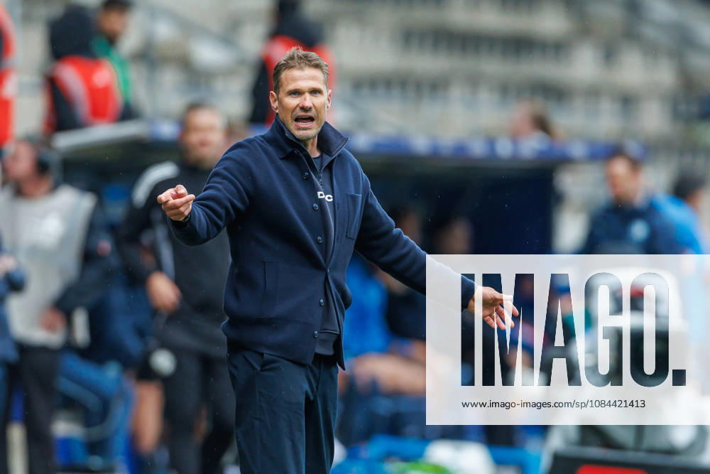 Trainer Oliver Kirch (DSC Arminia Bielefeld) gestikuliert, Gestik waehrend des Spiels der 2. Bundesliga zwischen VfL Bochum und Arminia Bielefeld, Ruhrstadion am 11. October 2026 in Bochum, Deutschland. (Foto von Mario Hommes DeFodi Images) +++ Trainer Oliver Kirch (DSC Arminia Bielefeld) gestures during the 2nd Bundesliga match between VfL Bochum and Arminia Bielefeld at Vonovia Ruhrstadion on October 11, 2026 in Bochum, Germany. (Photo by Mario Hommes DeFodi Images) DFB DFL REGULATIONS PROHIBIT ANY USE OF PHOTOGRAPHS AS IMAGE SEQUENCES AND OR QUASI-VIDEO. (Photo by Mario Hommes DeFodi Images) -