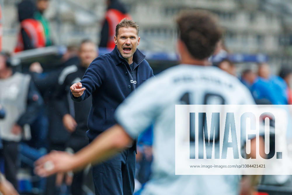 Trainer Oliver Kirch (DSC Arminia Bielefeld) gestikuliert, Gestik waehrend des Spiels der 2. Bundesliga zwischen VfL Bochum und Arminia Bielefeld, Ruhrstadion am 11. October 2026 in Bochum, Deutschland. (Foto von Mario Hommes DeFodi Images) +++ Trainer Oliver Kirch (DSC Arminia Bielefeld) gestures during the 2nd Bundesliga match between VfL Bochum and Arminia Bielefeld at Vonovia Ruhrstadion on October 11, 2026 in Bochum, Germany. (Photo by Mario Hommes DeFodi Images) DFB DFL REGULATIONS PROHIBIT ANY USE OF PHOTOGRAPHS AS IMAGE SEQUENCES AND OR QUASI-VIDEO. (Photo by Mario Hommes DeFodi Images) -