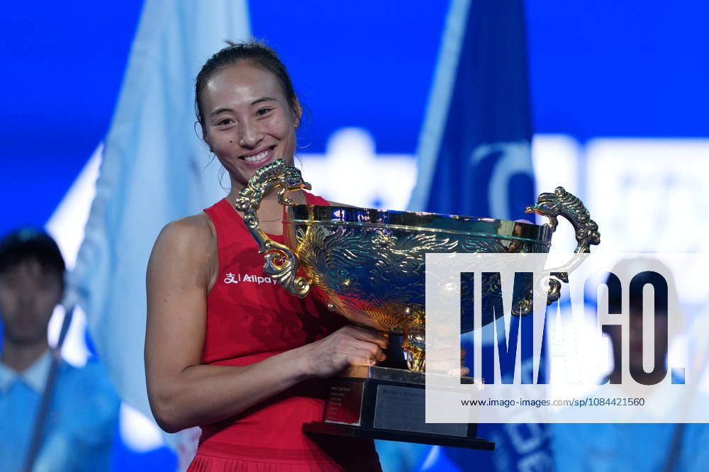 (261011) -- BEIJING, Oct. 11, 2026 -- Zheng Qinwen poses with the trophy during the awarding ceremony after the women s singles final between Zheng Qinwen of China and Mirra Andreeva of Russia at 2026 China Open tennis tournament in Beijing, China, Oct. 11, 2026. ) (SP)CHINA-BEIJING-TENNIS-CHINA OPEN-WOMEN S SINGLES-FINAL (CN) SunxFei