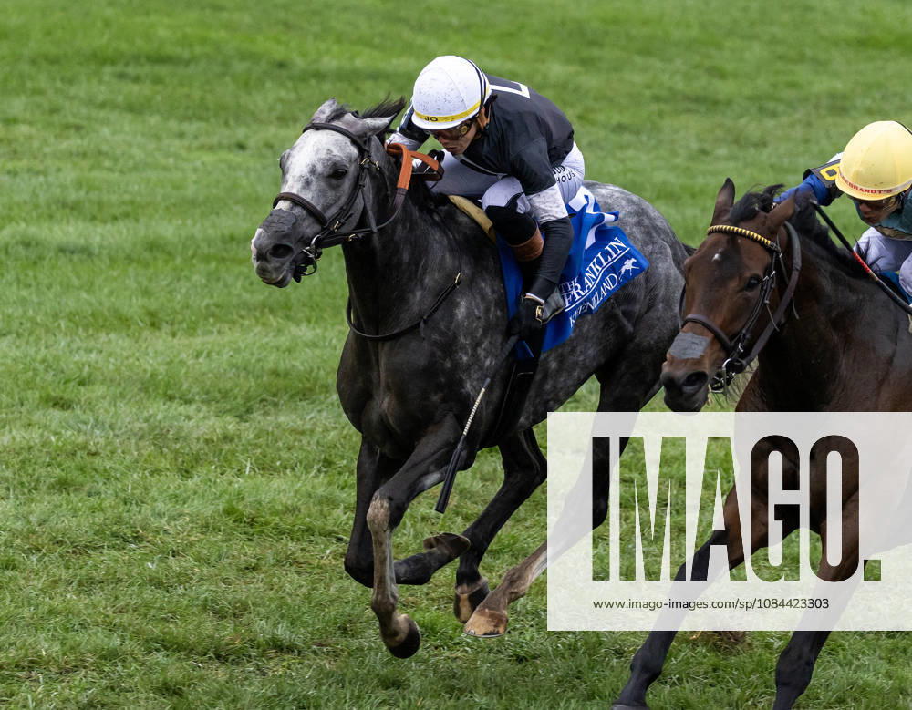 Time to Dazzle (3) ridden by Irad Ortiz Jr wins the Franklin Stakes Day on October 11, 2026. Candice Chavez Eclipse Sportswire CSM HORSE RACING 2026: Franklin Stakes Day Keeneland OCT 11 - ZUMAcs17 20261011_faf_cs17_001