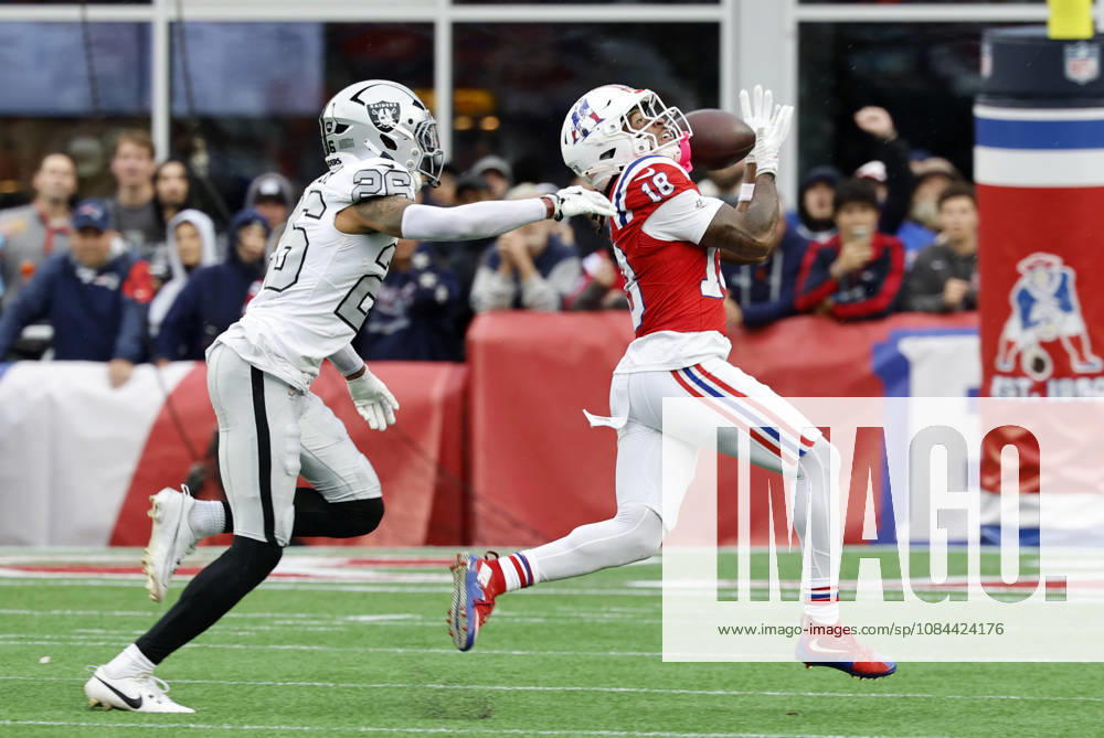 FOXBOROUGH, MA - OCTOBER 11: Kyle Williams 18 of the New England Patriots grabs a pass with Darien Porter 26 of the Las Vegas Raiders in tow during a game between the New England Patriots and the Las Vegas Raiders on October 11, 2026, at Gillette Stadium in Foxborough, Massachusetts. (Photo by Fred Kfoury III Icon Sportswire) NFL, American Football Herren, USA OCT 11 Raiders at Patriots Icon482261011040
