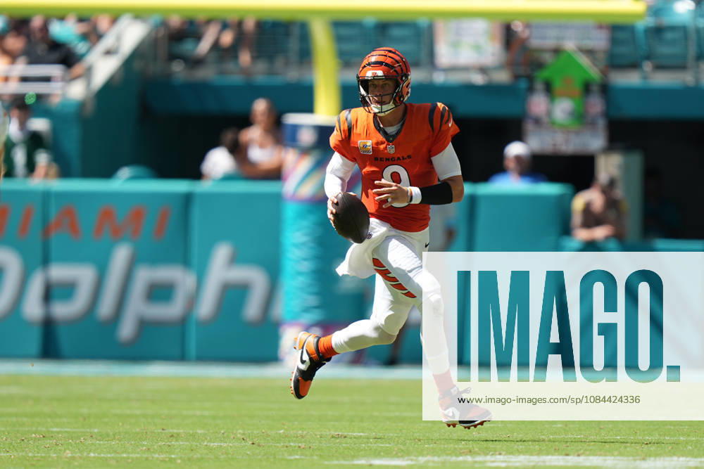MIAMI GARDENS, FL - OCTOBER 11: Cincinnati Bengals quarterback Joe Burrow (9) scrambles with the ball during the NFL, American Football Herren, USA game between the Cincinnati Bengals and the Miami Dolphins on Sunday, October 11, 2026 at Hard Rcok Stadium in Miami Gardens, FL (Photo by Peter Joneleit Icon Sportswire) NFL: OCT 11 Bengals at Dolphins Icon2601011027