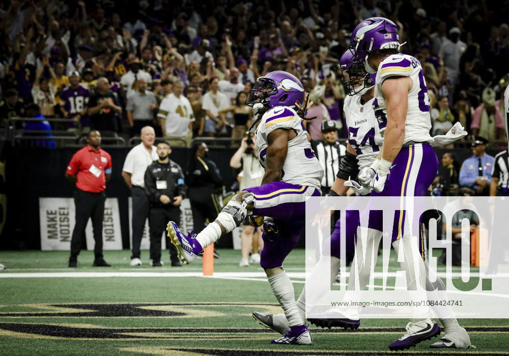 NEW ORLEANS, LA - OCTOBER 11: Aaron Jones 33 of the Minnesota Vikings celebrates after a touchdown against the New Orleans Saints during the second half of a game at Caesars Superdome on October 11, 2026, in New Orleans, Louisiana. (Photo by Derick Hingle Icon Sportswire) NFL, American Football Herren, USA OCT 11 Vikings at Saints Icon126261011046