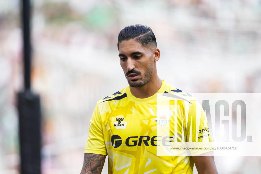 Alvaro Valles of Real Betis Balompie looks on during the Spanish league, LaLiga EA Sports, football match played between Real Betis and CA Osasuna at La Cartuja stadium on October 11, 2026, in Sevilla, Spain. Sevilla Spain - ZUMAa181 20261011_zaa_a181_244