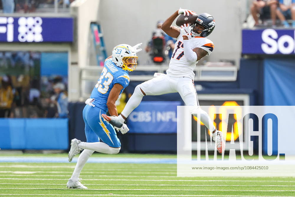 NFL, American Football Herren, USA - Los Angeles Chargers vs Denver Broncos Broncos wide receiver Jaylen Waddle (R) catches a pass over Chargers defensive back Deane Leonard in the first half of an NFL game between the Los Angeles Chargers and the Denver Broncos at SoFi Stadium in Inglewood, California, USA, 11 October 2026. INGLEWOOD CALIFORNIA UNITED STATES