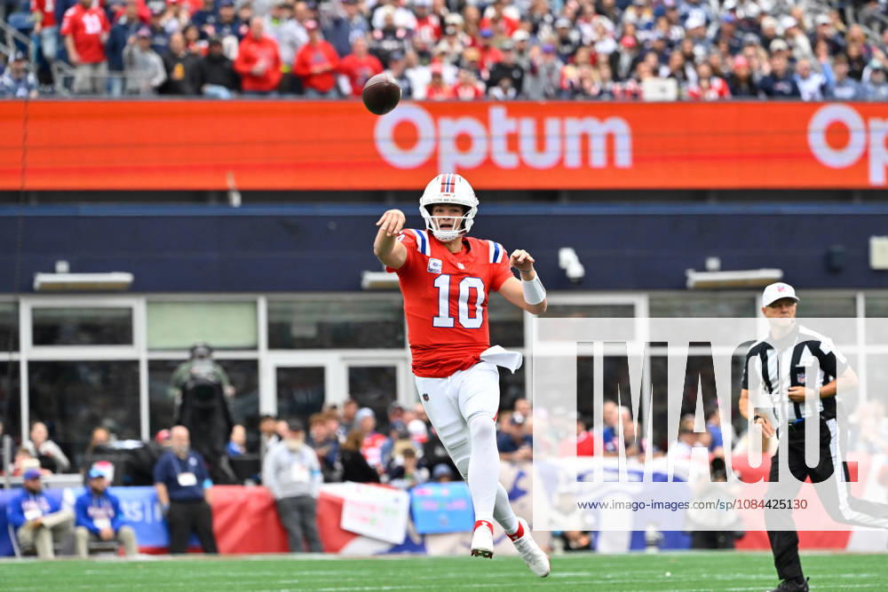 Oct 11, 2026; Foxborough, MA, USA; New England Patriots quarterback Drake Maye (10) throws a pass against the Las Vegas Raiders during the first half at Gillette Stadium. Mandatory Credit: -Cal Media NFL, American Football Herren, USA 2026: Raiders Vs Patriots OCT 11 - ZUMAc04_ 20261011_zma_c04_147