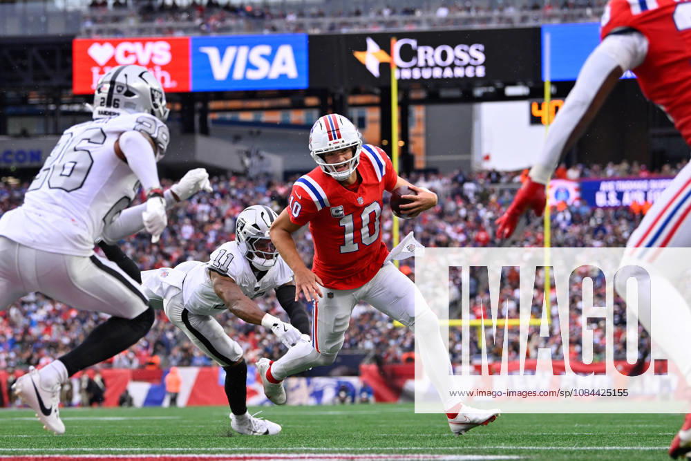 Oct 11, 2026; Foxborough, MA, USA; New England Patriots quarterback Drake Maye (10) avoids a tackle by Las Vegas Raiders safety Jeremy Chinn (11) and runs for a touchdown during the second half at Gillette Stadium. Mandatory Credit: -Cal Media NFL, American Football Herren, USA 2026: Raiders Vs Patriots OCT 11 - ZUMAc04_ 20261011_zma_c04_155