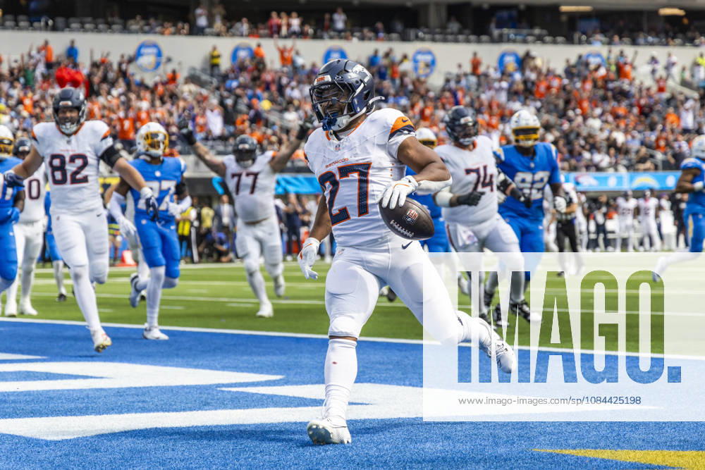 Denver Broncos Running Back J.K. Dobbins (27) scores a touchdown against Los Angeles Chargers during an NFL, American Football Herren, USA football game, in Inglewood, Calif. on Sunday Oct. 11, 2026. Inglewood USA - ZUMAc68_ 20261011_zaf_c68_014