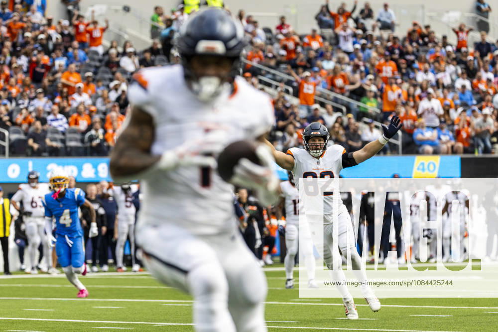 Denver Broncos Tight End Adam Trautman (82) reacts as Tight End Evan Engram (1) catches a pass against Los Angeles Chargers during an NFL, American Football Herren, USA football game, in Inglewood, Calif. on Sunday Oct. 11, 2026. Inglewood USA - ZUMAc68_ 20261011_zaf_c68_005