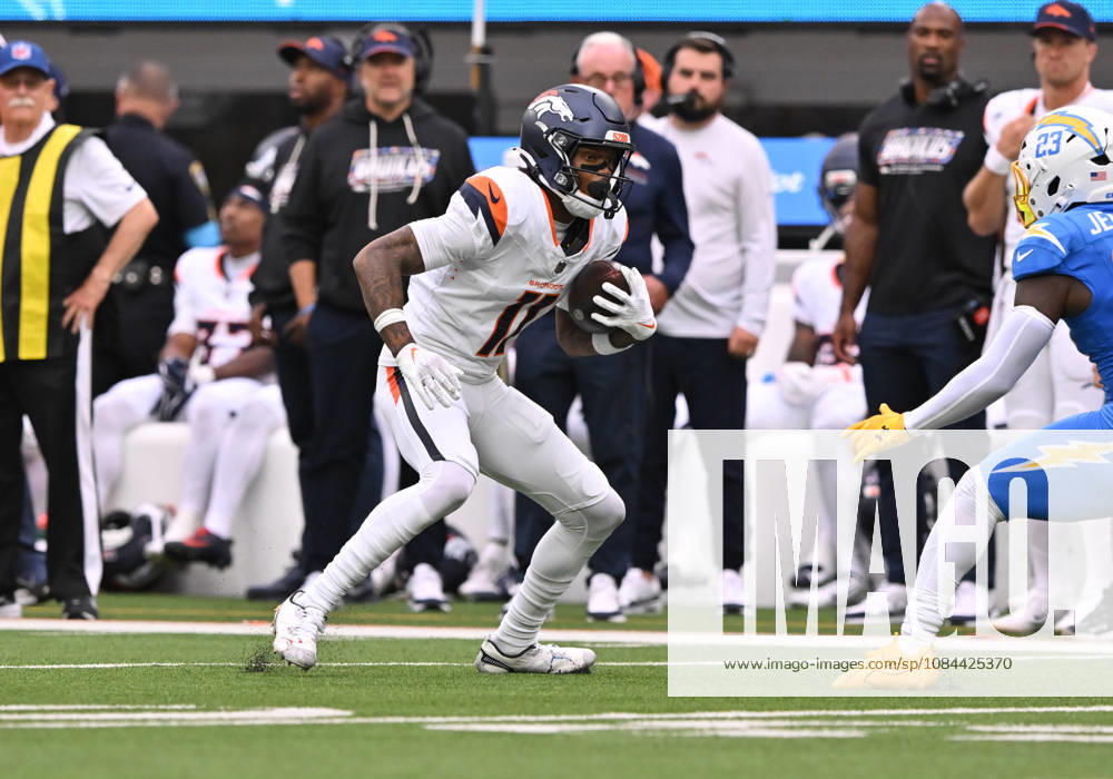 INGLEWOOD, CA - OCTOBER 11: Denver Broncos wide receiver Troy Franklin (11) carries the ball during the game between the Los Angeles Chargers and the Denver Broncos on October 11, 2026 at SoFi Stadium in Inglewood. (Photo by David Dennis Icon Sportswire) NFL, American Football Herren, USA OCT 11 Broncos at Chargers Icon26101115