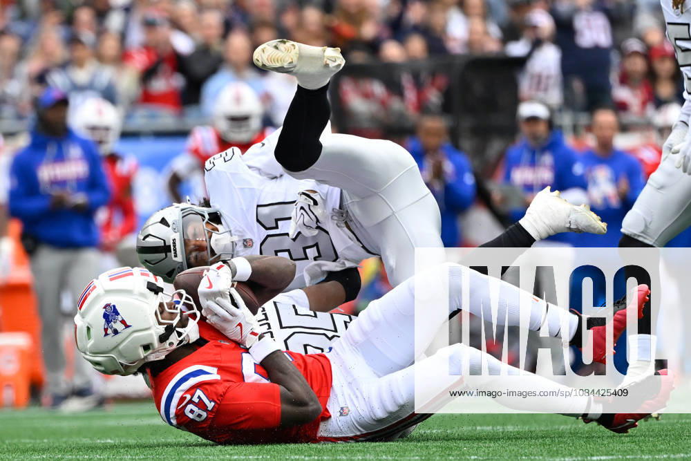 NFL, American Football Herren, USA 2026: Raiders Vs Patriots OCT 11 Oct 11, 2026; Foxborough, MA, USA; Las Vegas Raiders safety Treydan Stukes (31) tackles New England Patriots wide receiver Romeo Doubs (87) during the first half at Gillette Stadium. Mandatory Credit: Eric Canha-Cal Media (Credit Image: Â Eric Canha Cal Sport Media) Foxborough Ma USA