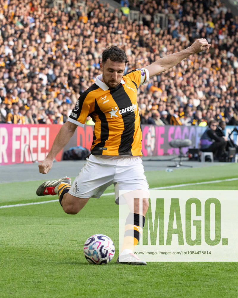Hull City v Everton Premier League Lewis Coyle of Hull City during the Premier League match between Hull City and Everton at the MKM Stadium, Hull. 11 10 2026 UK Newspapers OUT