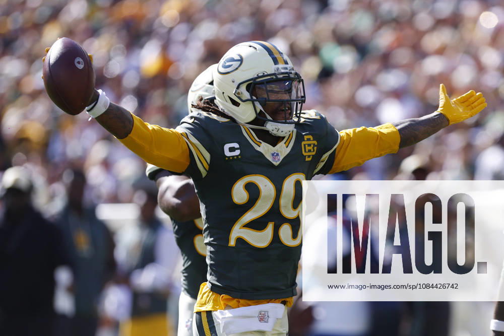 GREEN BAY, WI - OCTOBER 11: Green Bay Packers safety Xavier McKinney (29) celebrates the first of two interceptions during a game between the Green Bay Packers and the Chicago Bears on October 11, 2026 at Lambeau Field in Green Bay, WI. (Photo by Larry Radloff Icon Sportswire) NFL, American Football Herren, USA OCT 11 Bears at Packers Icon2610110756
