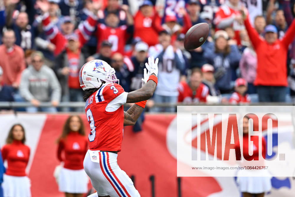 Oct 11, 2026; Foxborough, MA, USA; New England Patriots wide receiver DeMario Douglas (3) makes a catch for a touchdown during the first half against the Las Vegas Raiders at Gillette Stadium. Mandatory Credit: -Cal Media Foxborough USA - ZUMAc04_ 20261011_zma_c04_131