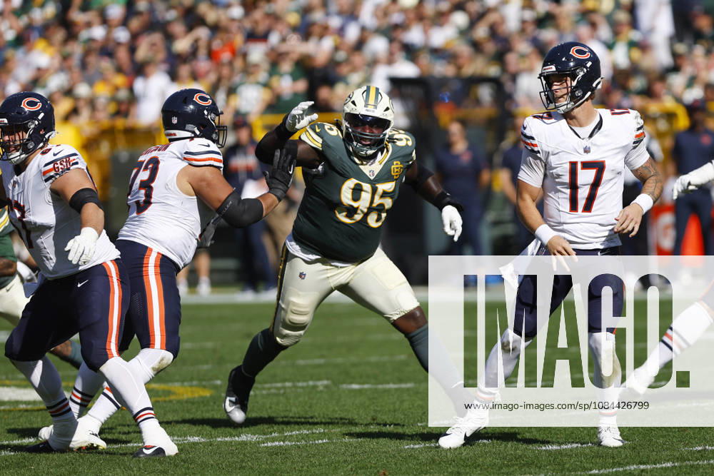 GREEN BAY, WI - OCTOBER 11: Green Bay Packers defensive tackle Devonte Wyatt (95) puts pressure on Chicago Bears quarterback Tyson Bagent (17) during a game between the Green Bay Packers and the Chicago Bears on October 11, 2026 at Lambeau Field in Green Bay, WI. (Photo by Larry Radloff Icon Sportswire) NFL, American Football Herren, USA OCT 11 Bears at Packers Icon2610113312