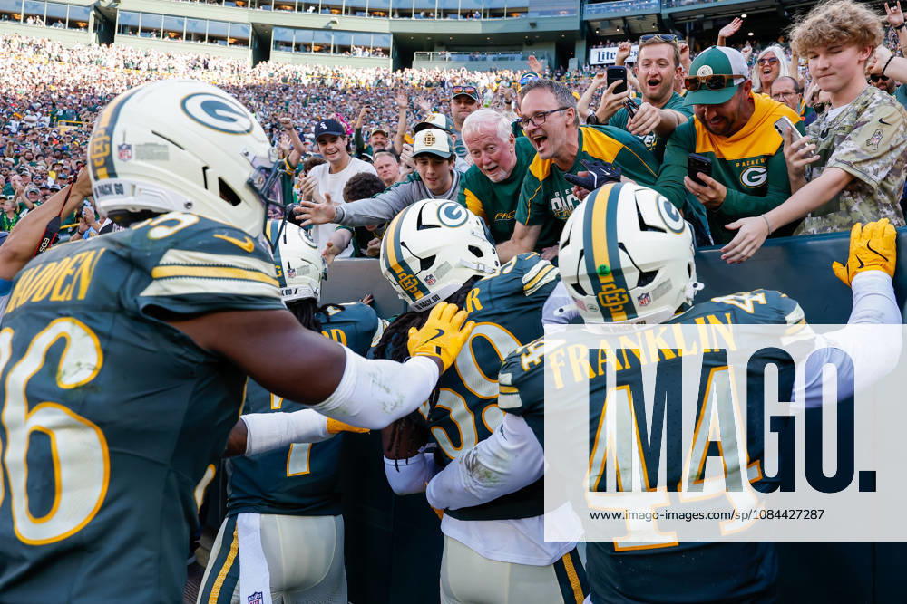 Oct 11, 2026; Green Bay, WI, USA; Green Bay Packers linebacker Ty ron Hopper (59) celebrates his interception during NFL, American Football Herren, USA game action against the Chicago Bears at Lambeau Field. Mandatory Credit: -Cal Media NFL 2026: Bears Vs Packers OCT 11 - ZUMAc04_ 20261011_zma_c04_206