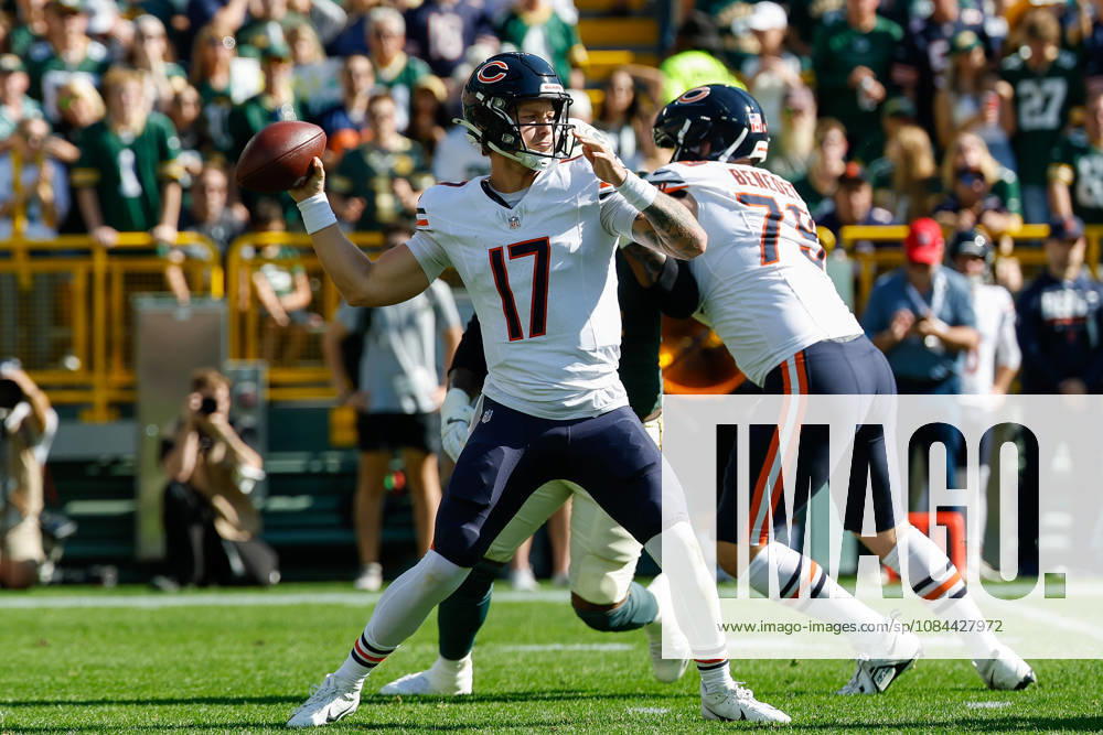 NFL, American Football Herren, USA 2026: Bears Vs Packers OCT 11 Oct 11, 2026; Green Bay, WI, USA; Chicago Bears quarterback Tyson Bagent (17) passing the ball during NFL game action against the Green Bay Packers at Lambeau Field. Mandatory Credit: Darren Lee-Cal Media (Credit Image: Â Darren Lee Cal Sport Media) Green Bay Wi USA