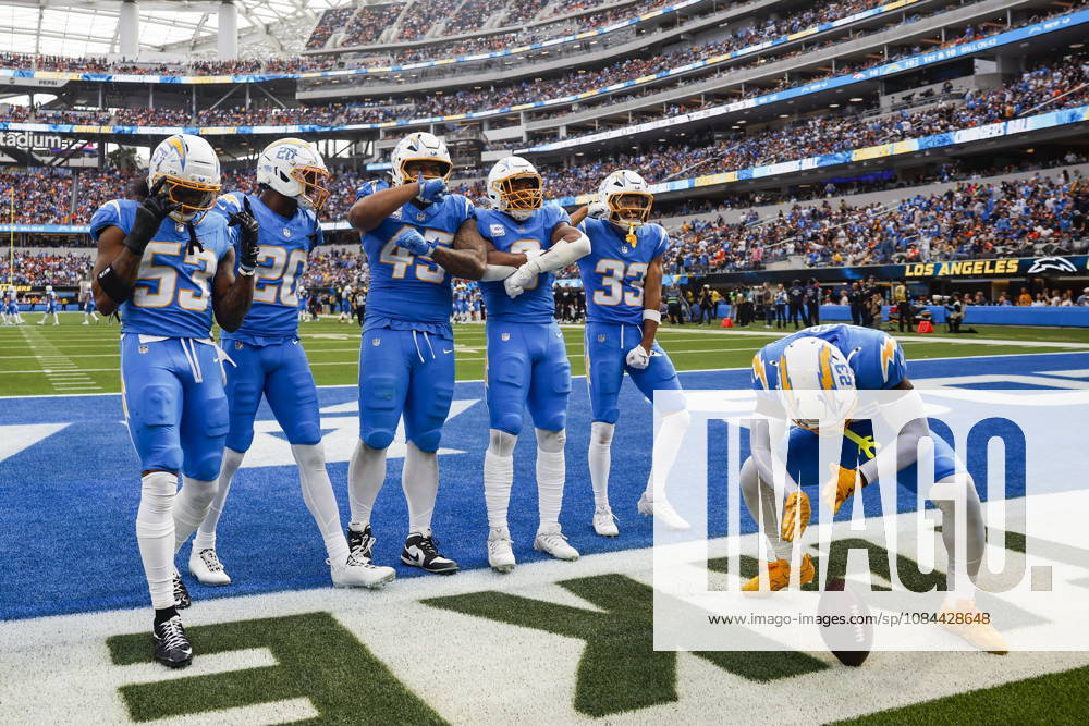 NFL, American Football Herren, USA - Los Angeles Chargers vs Denver Broncos Los Angeles Chargers defensive players celebrate after recovering a fumble during the second half of an NFL football game against the Denver Broncos at SoFi Stadium in Inglewood, California, USA, 11 October 2026. INGLEWOOD CALIFORNIA UNITED STATES