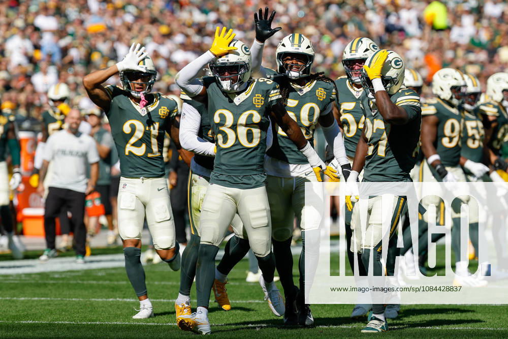 Oct 11, 2026; Green Bay, WI, USA; Green Bay Packers cornerback Kamal Hadden (36), cornerback Benjamin St-Juste (21), safety Kitan Oladapo (27), and linebacker Ty ron Hopper (59) celebrate during NFL, American Football Herren, USA game action against the Chicago Bears at Lambeau Field. Mandatory Credit: -Cal Media Green Bay USA - ZUMAc04_ 20261011_zma_c04_205