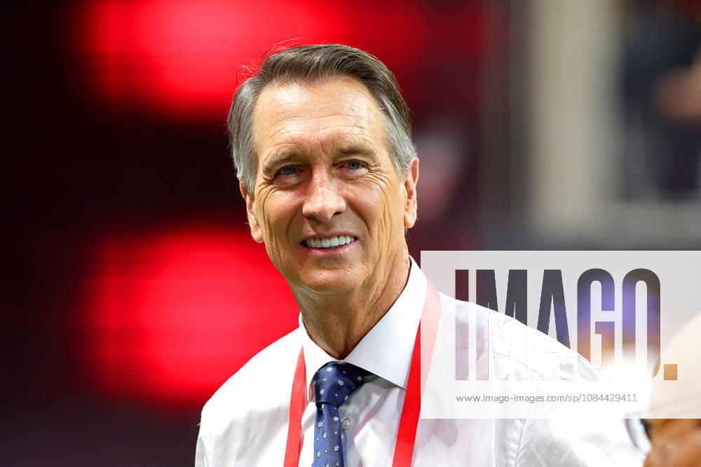 ATLANTA, GA - OCTOBER 11: NBC broadcaster Cris Collinsworth before the Sunday evening NFL, American Football Herren, USA game between the Atlanta Falcons and the Baltimore Ravens on October 11, 2026 at the Mercedes-Benz Stadium in Atlanta, Georgia. (Photo by David J. Griffin Icon Sportswire) NFL: OCT 11 Ravens at Falcons Icon9532610111