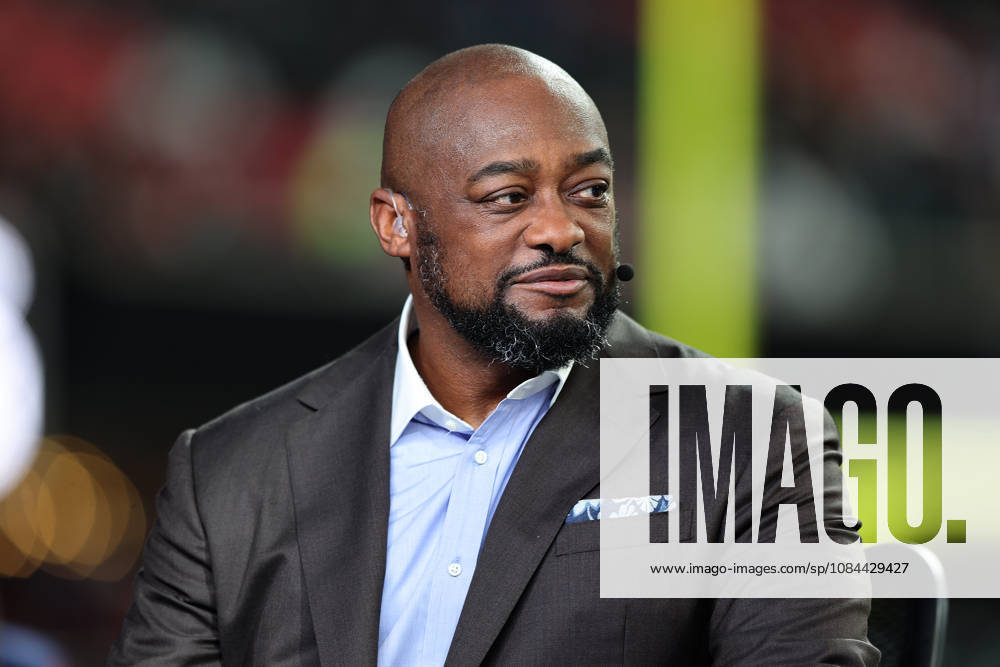 ATLANTA, GA - OCTOBER 11: Mike Tomlin before the Sunday evening NFL, American Football Herren, USA game between the Atlanta Falcons and the Baltimore Ravens on October 11, 2026 at the Mercedes-Benz Stadium in Atlanta, Georgia. (Photo by David J. Griffin Icon Sportswire) NFL: OCT 11 Ravens at Falcons Icon9532610117