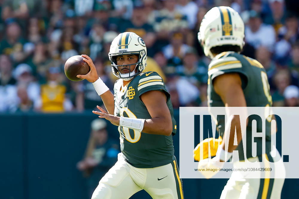 Oct 11, 2026; Green Bay, WI, USA; Green Bay Packers quarterback Jordan Love (10) passes the ball to wide receiver Christian Watson (9) during NFL, American Football Herren, USA game action against the Chicago Bears at Lambeau Field. Mandatory Credit: -Cal Media Green Bay USA - ZUMAc04_ 20261011_zma_c04_249