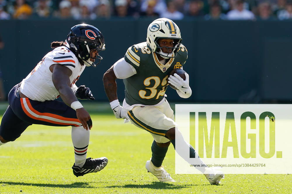 Oct 11, 2026; Green Bay, WI, USA; Green Bay Packers running back Marshawn Lloyd (32) running the ball during NFL, American Football Herren, USA game action against the Chicago Bears at Lambeau Field. Mandatory Credit: -Cal Media Green Bay USA - ZUMAc04_ 20261011_zma_c04_270