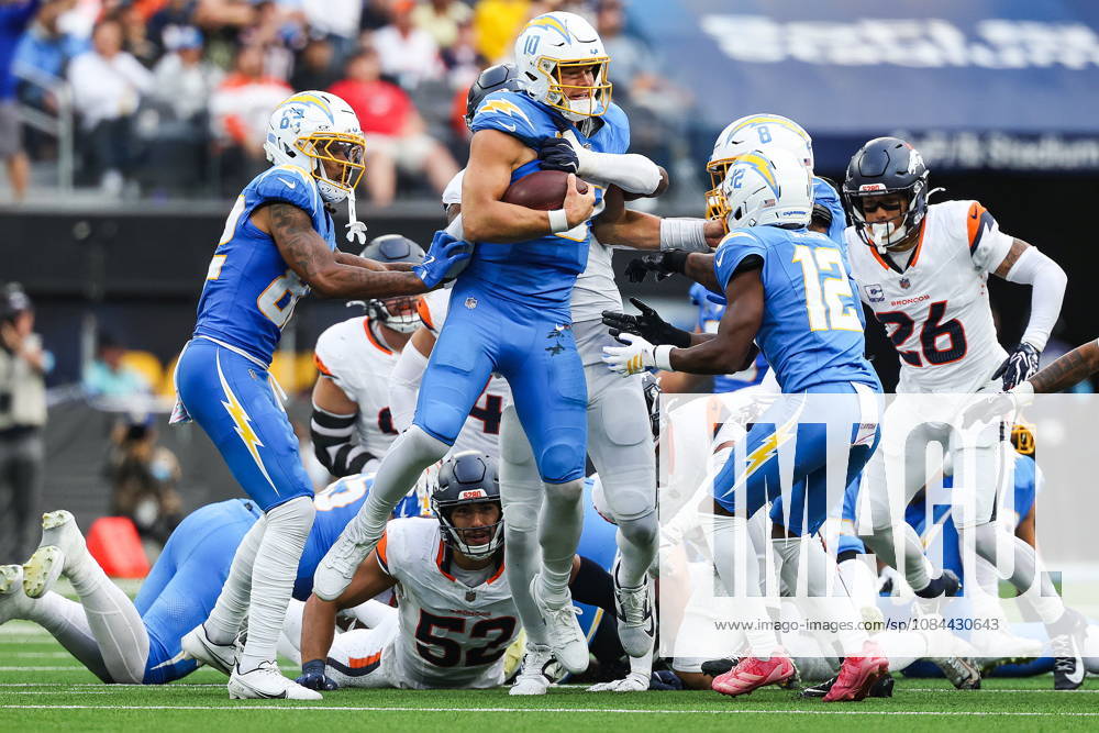 NFL, American Football Herren, USA - Los Angeles Chargers vs Denver Broncos Los Angeles Chargers quarterback Justin Herbert (10) is stopped on fourth down during the second half of an NFL football game against the Denver Broncos at SoFi Stadium in Inglewood, California, USA, 11 October 2026. INGLEWOOD CALIFORNIA UNITED STATES