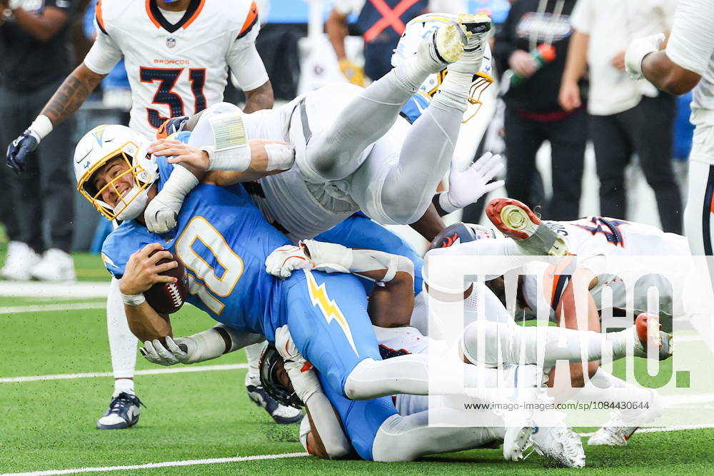 NFL, American Football Herren, USA - Los Angeles Chargers vs Denver Broncos Los Angeles Chargers quarterback Justin Herbert (10) is tackled during the second half of an NFL football game against the Denver Broncos at SoFi Stadium in Inglewood, California, USA, 11 October 2026. INGLEWOOD CALIFORNIA UNITED STATES