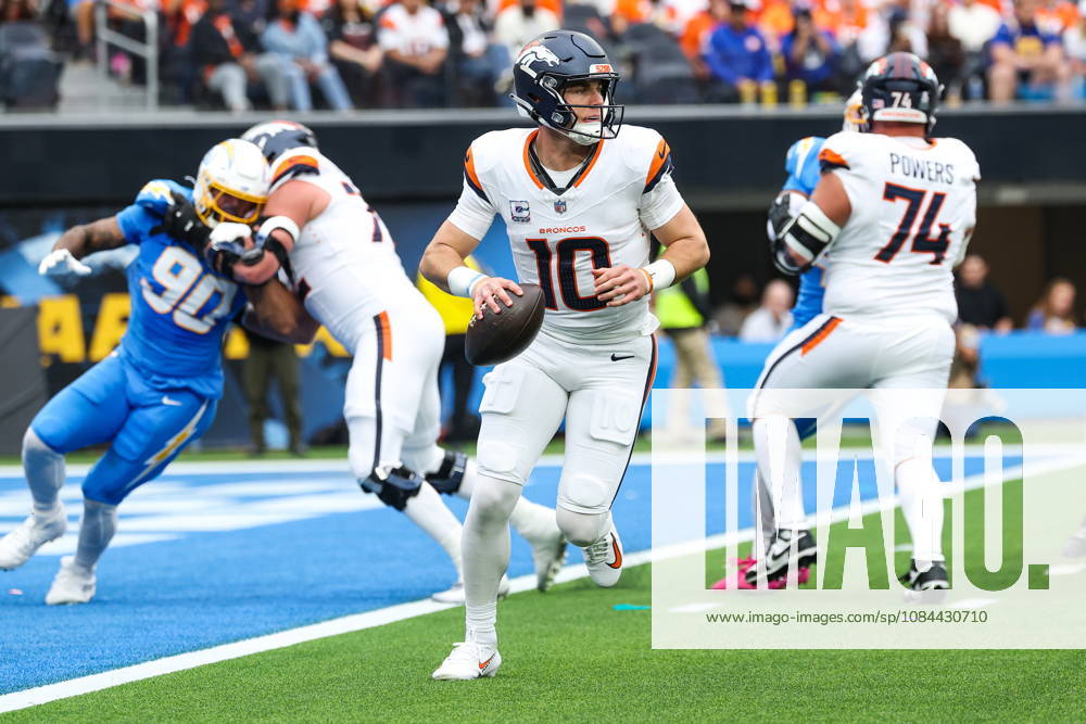 NFL, American Football Herren, USA - Los Angeles Chargers vs Denver Broncos Denver Broncos quarterback Bo Nix (10) looks to pass during the second half of an NFL football game against the Los Angeles Chargers at SoFi Stadium in Inglewood, California, USA, 11 October 2026. INGLEWOOD CALIFORNIA UNITED STATES