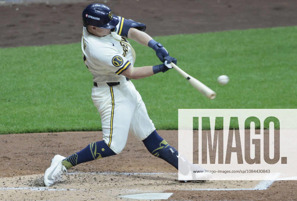 Milwaukee Brewers designated hitter Andrew Vaughn (28) doubles against the Los Angeles Dodgers in the second inning of an MLB, Baseball Herren, USA National League Championship Series playoff game at American Family Field in Milwaukee, Wisconsin, on Sunday, October 11, 2026. MIL20261011707 TANNENxMAURY