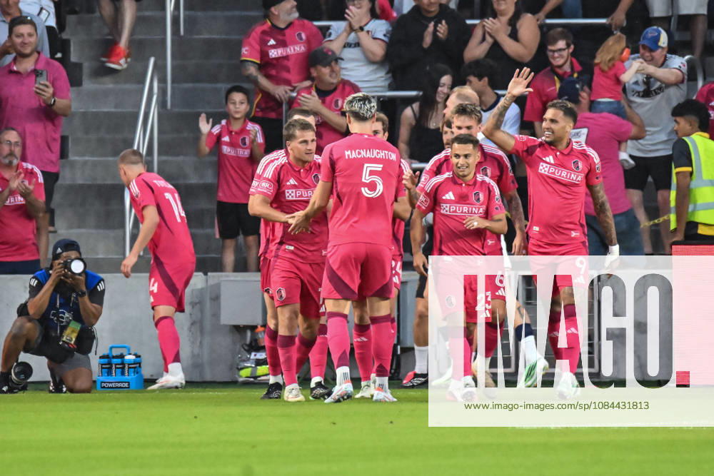 ST. LOUIS, MO - OCTOBER 11: Carlo Holse (19) of the St. Louis CITY SC is congratulated on his second goal of the game during the MLS, Fussball Herren, USA regular season match where St. Louis CITY SC hosted LA Galaxy on Sunday October 11th, 2026, at Energizer Park in St. Louis City, MO. (Photo by Rick Ulreich Icon Sportswire) SOCCER: OCT 11 MLS St. Louis CITY SC vs LA Galaxy Icon26101103
