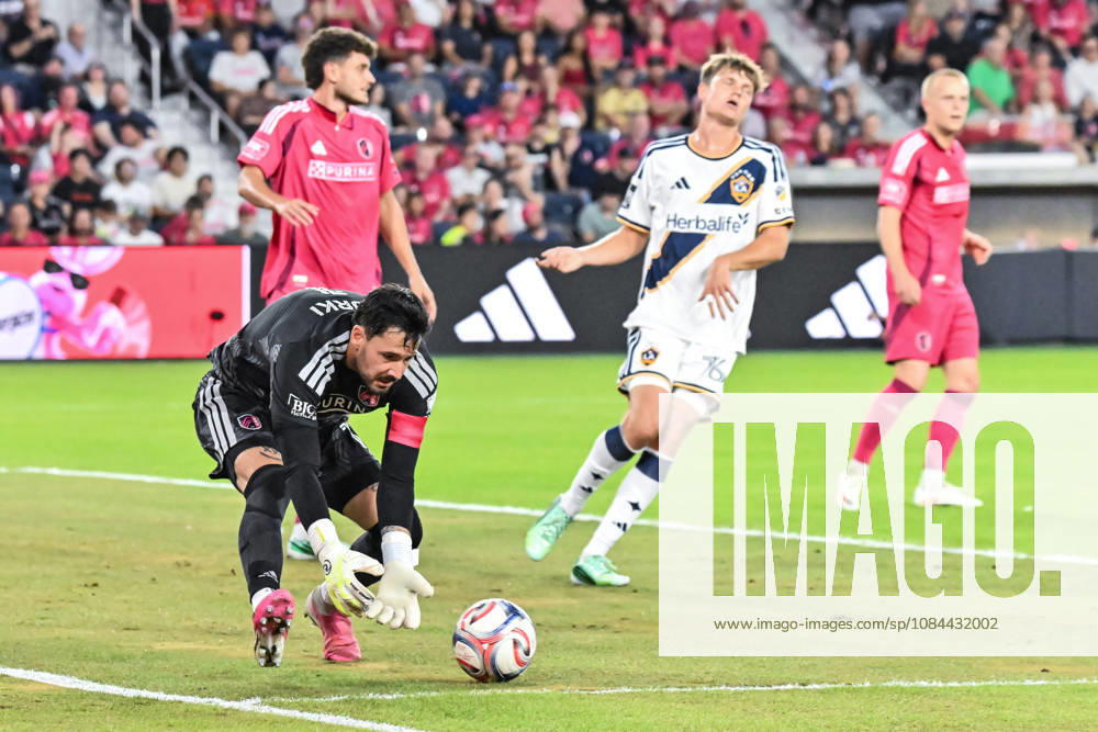 ST. LOUIS, MO - OCTOBER 11: Roman Burki (1) of the St. Louis CITY SC runs out to grab the ball before it crosses the goal line during the MLS, Fussball Herren, USA regular season match where St. Louis CITY SC hosted LA Galaxy on Sunday October 11th, 2026, at Energizer Park in St. Louis City, MO. (Photo by Rick Ulreich Icon Sportswire) SOCCER: OCT 11 MLS St. Louis CITY SC vs LA Galaxy Icon26101112