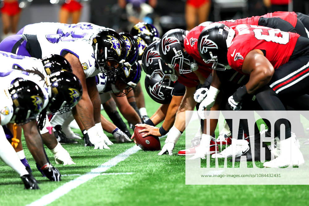 ATLANTA, GA - OCTOBER 11: The Atlanta Falcons prepare to snap the footballs during the Sunday evening NFL, American Football Herren, USA game between the Atlanta Falcons and the Baltimore Ravens on October 11, 2026 at the Mercedes-Benz Stadium in Atlanta, Georgia. (Photo by David J. Griffin Icon Sportswire) NFL: OCT 11 Ravens at Falcons Icon9532610110371
