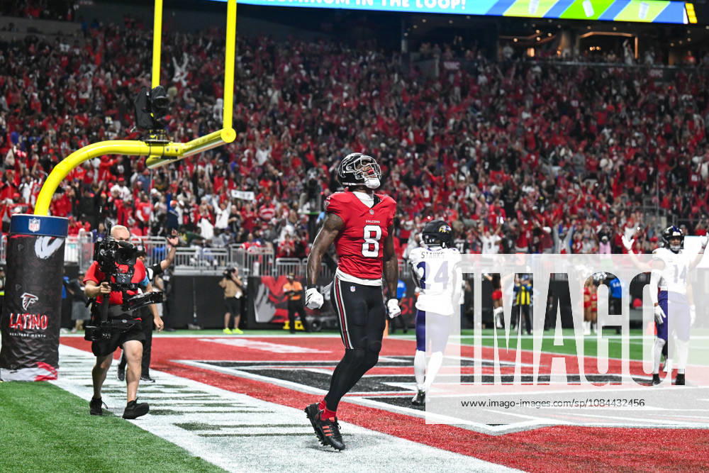 ATLANTA, GA - OCTOBER 11: Atlanta tight end Kyle Pitts (8) reacts after catching a touchdown pass during the NFL, American Football Herren, USA game between the Baltimore Ravens and the Atlanta Falcons on October 11th, 2026 at Mercedes-Benz Stadium in Atlanta, GA. (Photo by Rich von Biberstein Icon Sportswire) NFL: OCT 11 Ravens at Falcons Icon261011001