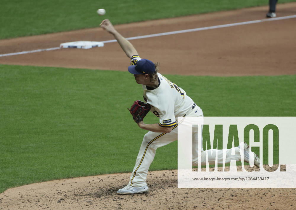 Milwaukee Brewers closing pitcher Trevor Megill (29) throws against the Los Angeles Dodgers in the ninth inning of an MLB, Baseball Herren, USA National League Championship Series playoff game at American Family Field in Milwaukee, Wisconsin, on Sunday, October 11, 2026. MIL20261011727 TANNENxMAURY