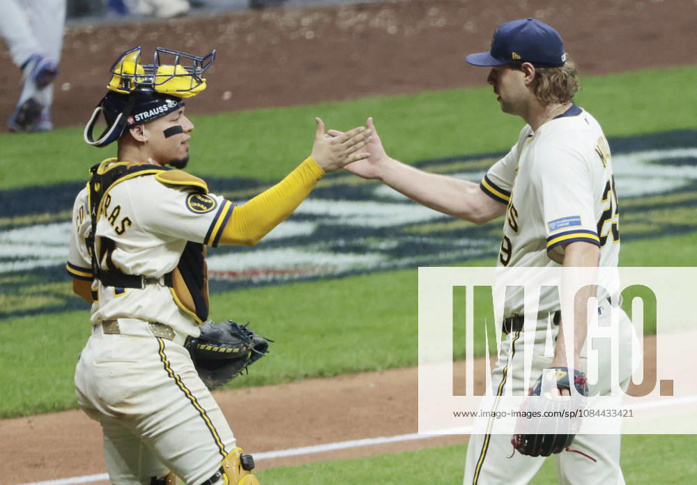 Milwaukee Brewers closing pitcher Trevor Megill (29) celebrates with catcher William Contreras (24) after the Brewers defeated the Los Angeles Dodgers 2-1 in game one of the MLB, Baseball Herren, USA National League Championship Series playoff game at American Family Field in Milwaukee, Wisconsin, on Sunday, October 11, 2026. MIL20261011729 TANNENxMAURY