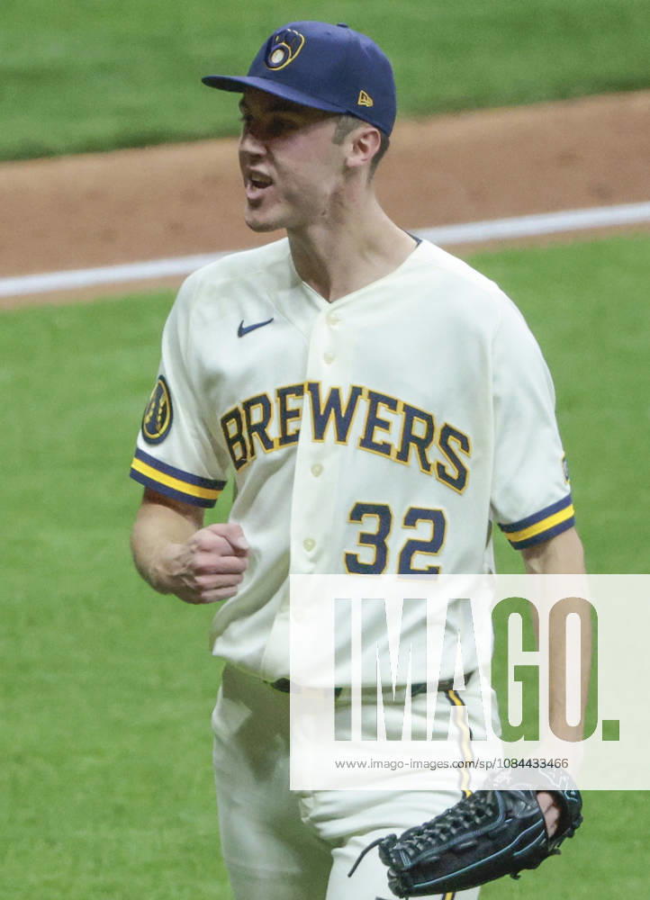 Milwaukee Brewers pitcher Jacob Misiorowski (32) reacts as he comes off the field in the top of the fourth inning against the Los Angeles Dodgers in an MLB, Baseball Herren, USA National League Championship Series playoff game at American Family Field in Milwaukee, Wisconsin, on Sunday, October 11, 2026. MIL20261011730 TANNENxMAURY