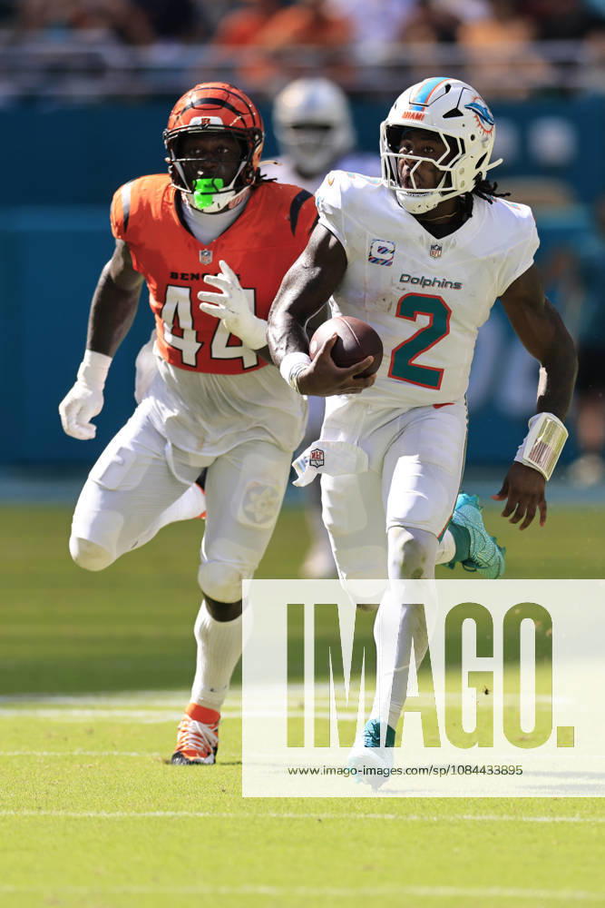 Miami Dolphins quarterback Malik Willis (2) runs with the ball for the first down during an NFL, American Football Herren, USA game against the Cincinnati Bengals on Sunday, October 11, 2026 at the Hard Rock Stadium. The Bengals beat the Dolphins 31-24. NFL 2026: Cincinnati Bengals 31 : 24 Miami Dolphins - ZUMAh180 20261011_zsp_h180_023