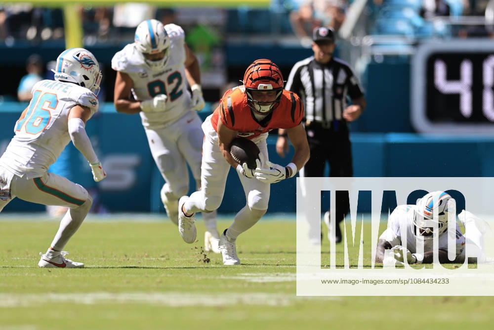 Cincinnati Bengals tight end Tanner Hudson (87) makes a reception and turns to run with the ball during an NFL, American Football Herren, USA game against the Miami Dolphins on Sunday, October 11, 2026 at the Hard Rock Stadium. The Bengals beat the Dolphins 31-24. Miami Gardens United States - ZUMAh180 20261011_zsp_h180_094